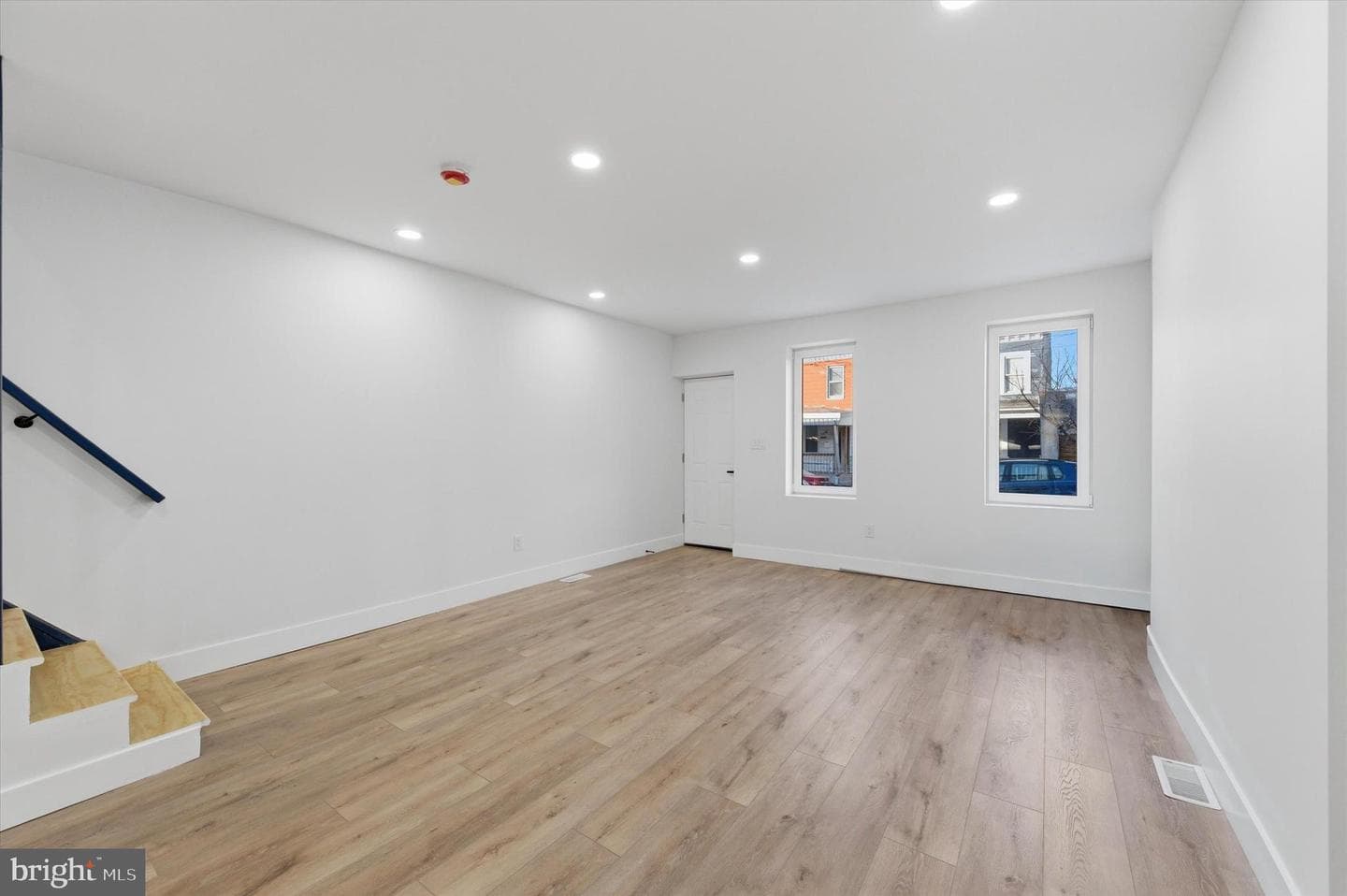 2021 E Sergeant Street photo 3