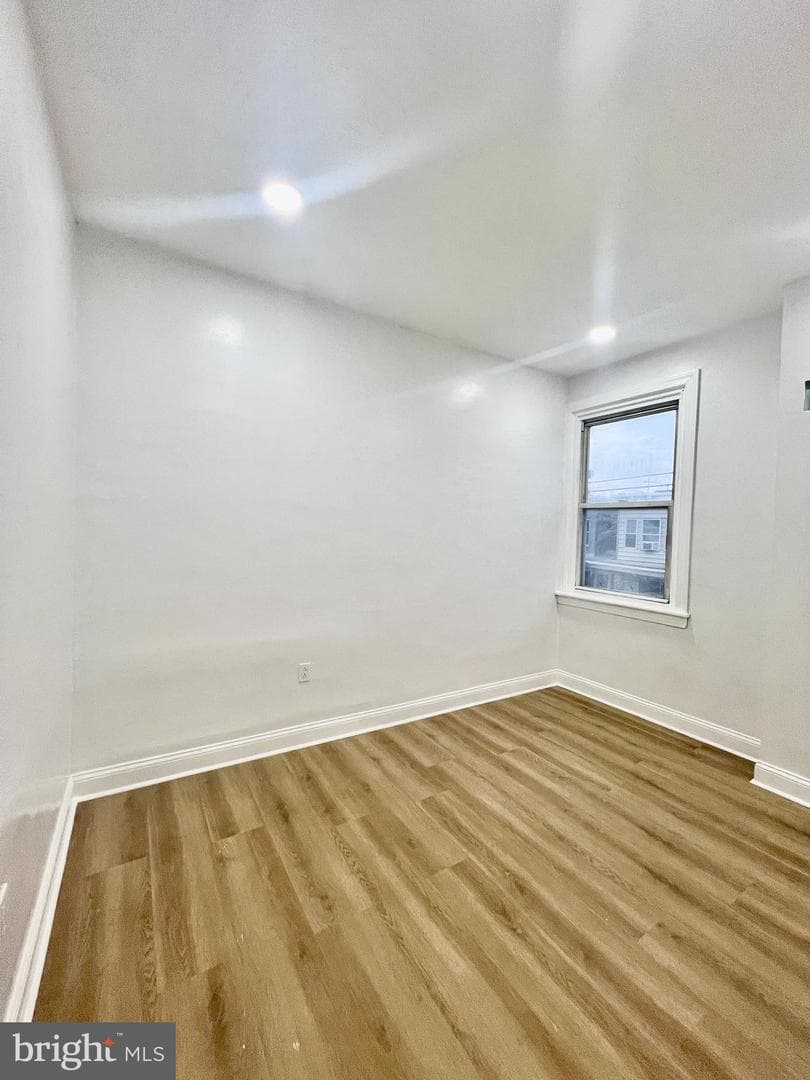 279 W Sheldon Street photo 17