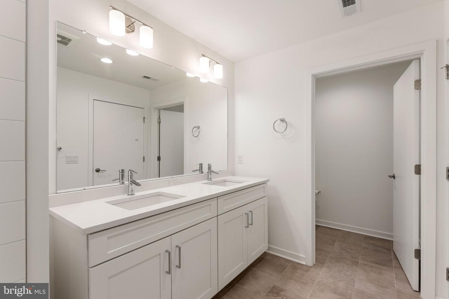 3208 Parkview Walk photo 33