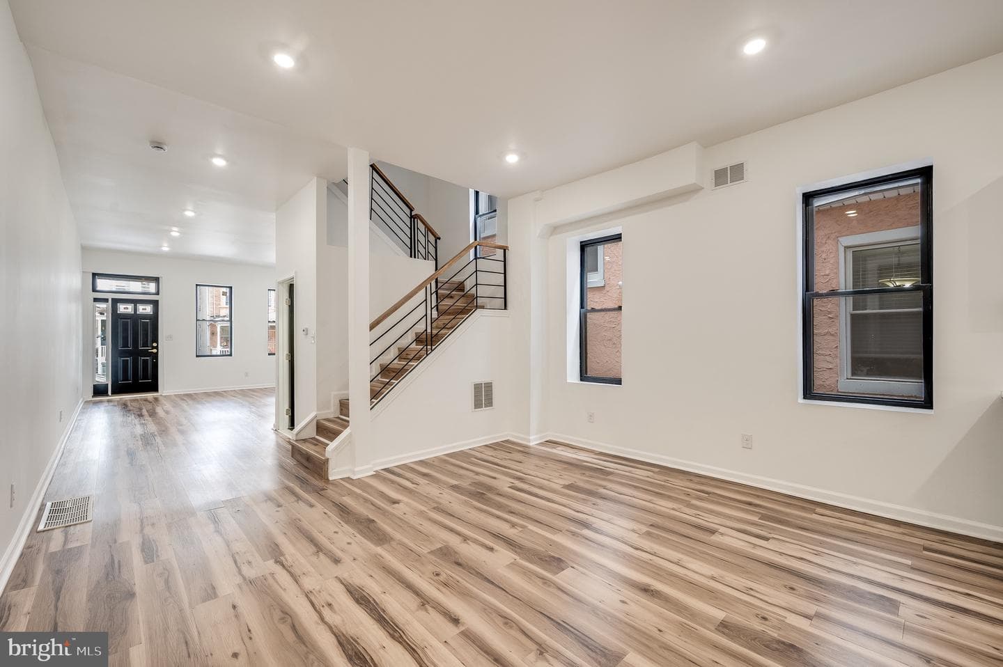 111 W Sharpnack Street photo 13