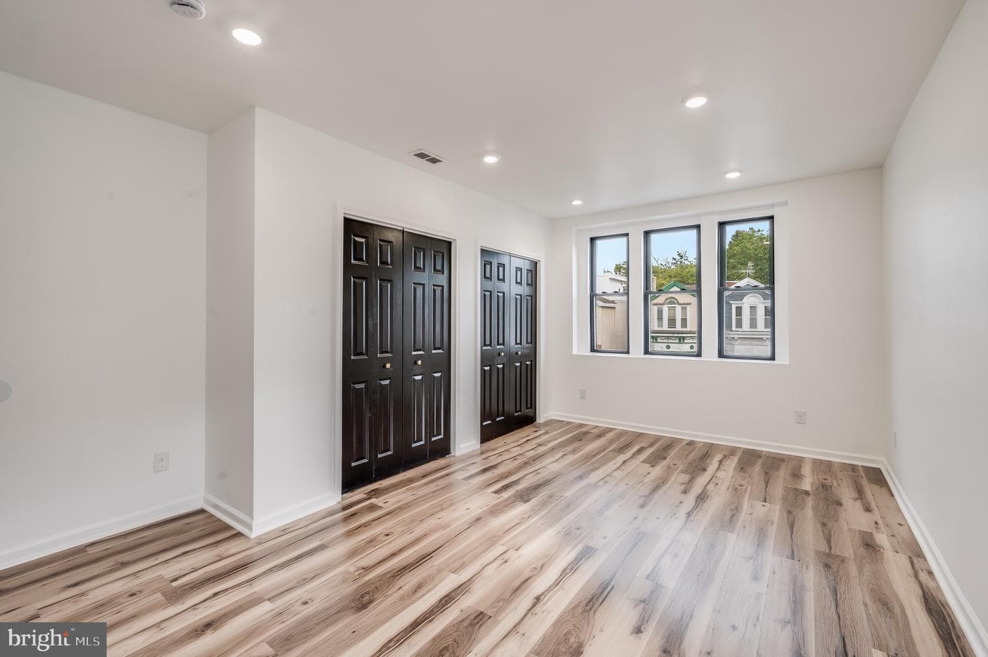 111 W Sharpnack Street photo 25