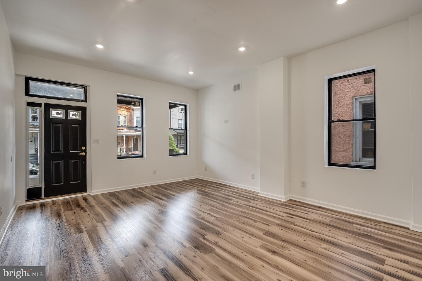 111 W Sharpnack Street photo 3