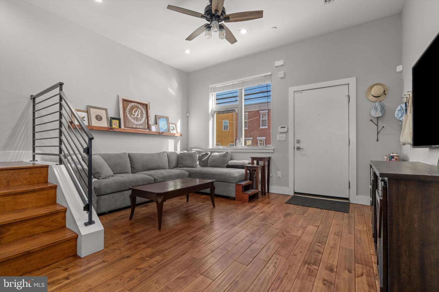 2650 E Huntingdon Street photo 3