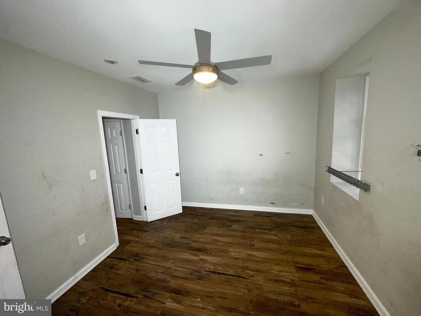 4661 James Street photo 15