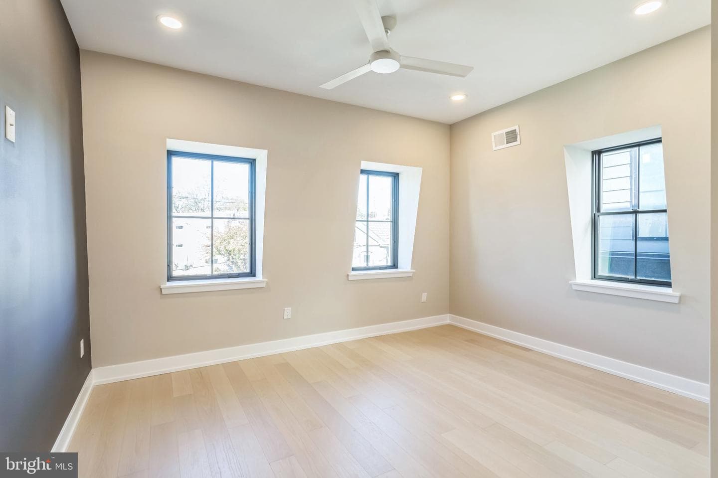 202 Kalos Street photo 29
