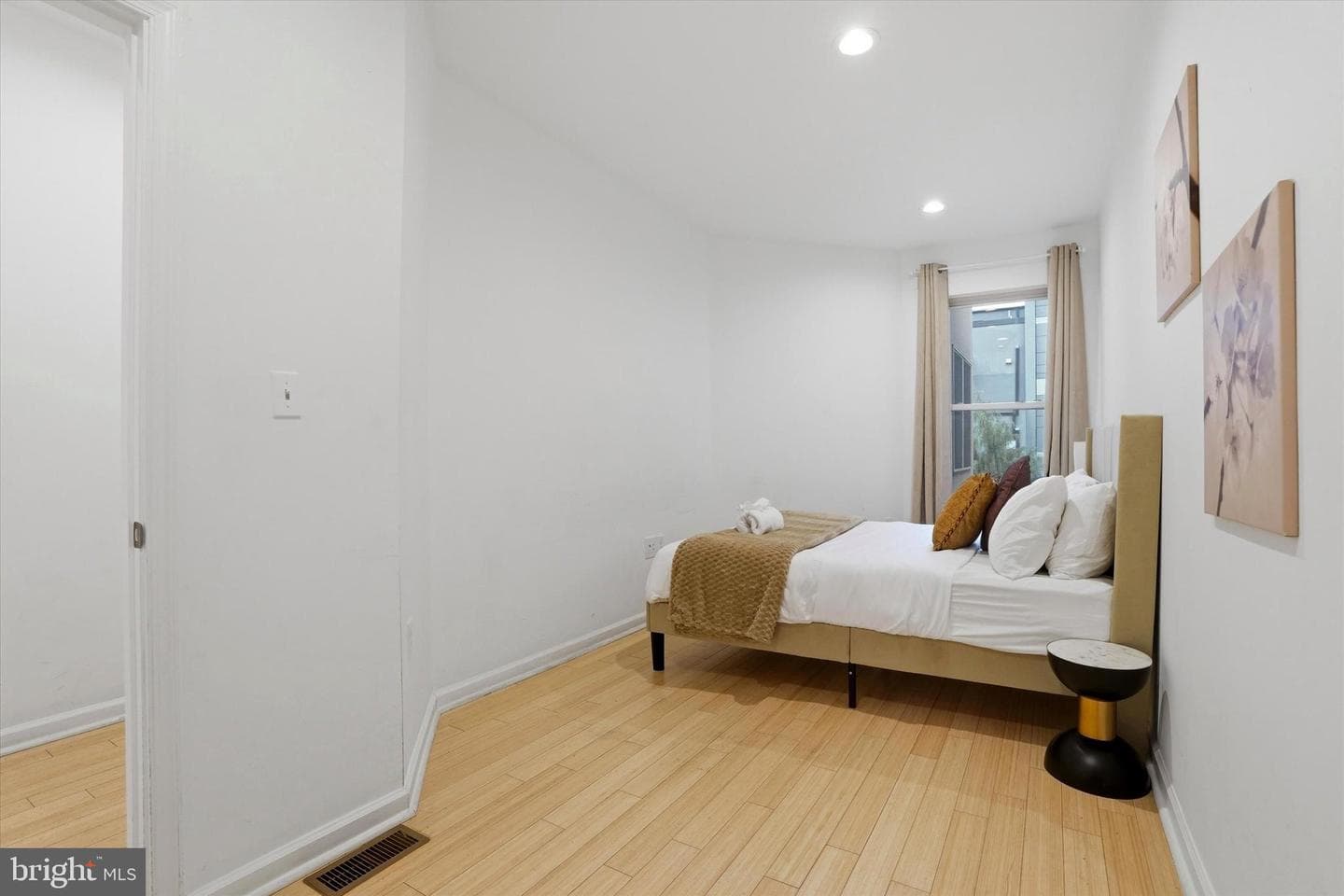 1011 N Orianna Street photo 32