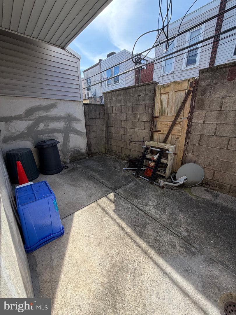 1828 Dudley Street photo 11
