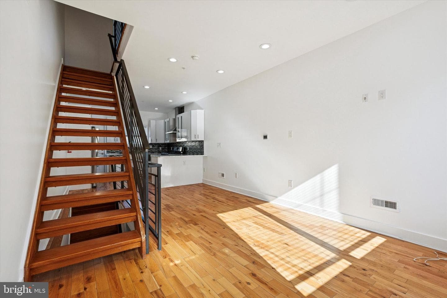 2127 Cross Street photo 2