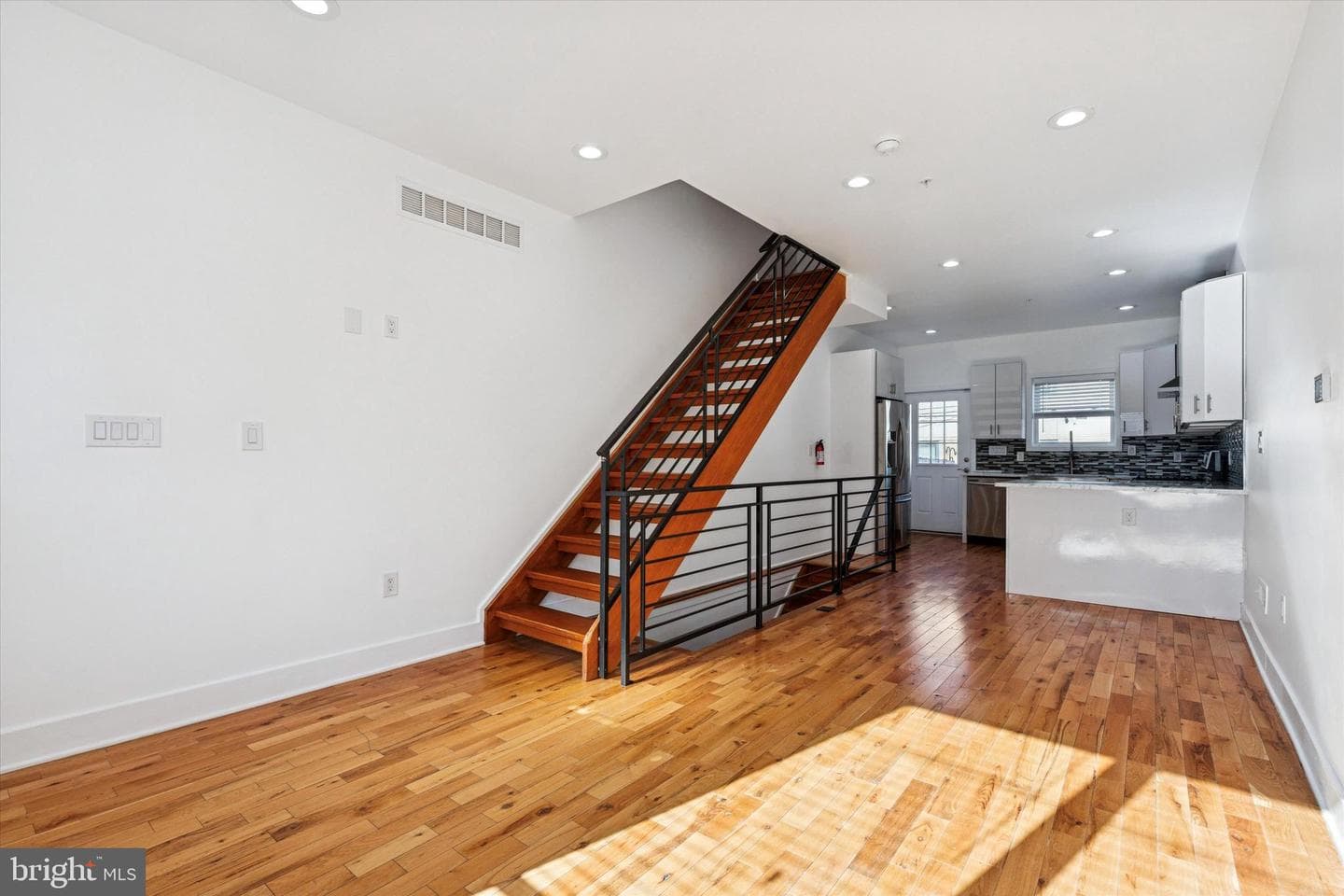 2127 Cross Street photo 4