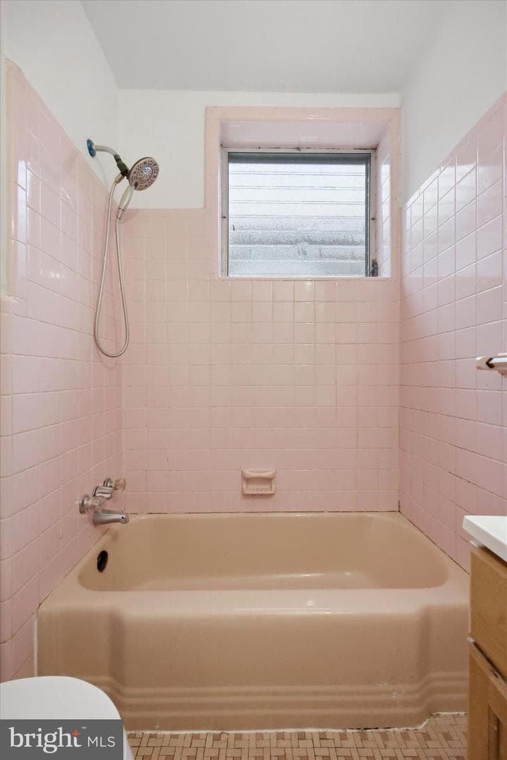 227 W Rockland Street photo 12