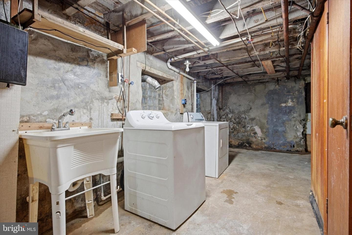 227 W Rockland Street photo 32