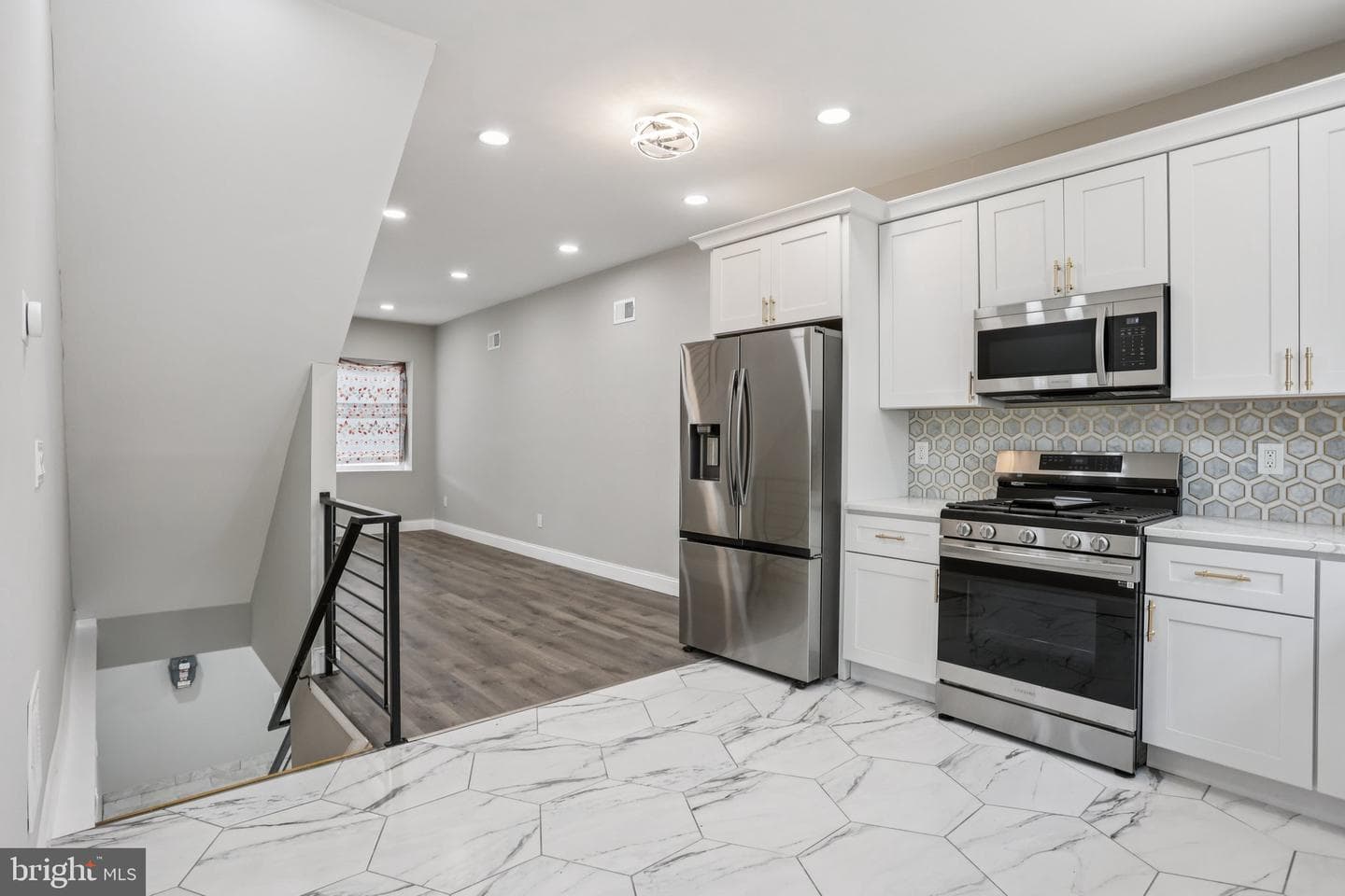 2225 N Waterloo Street photo 10