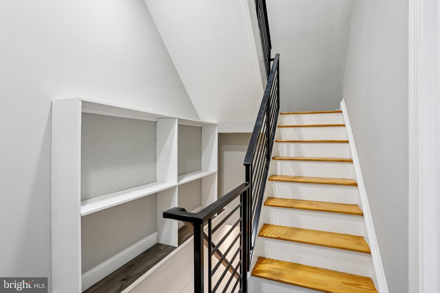 2225 N Waterloo Street photo 23