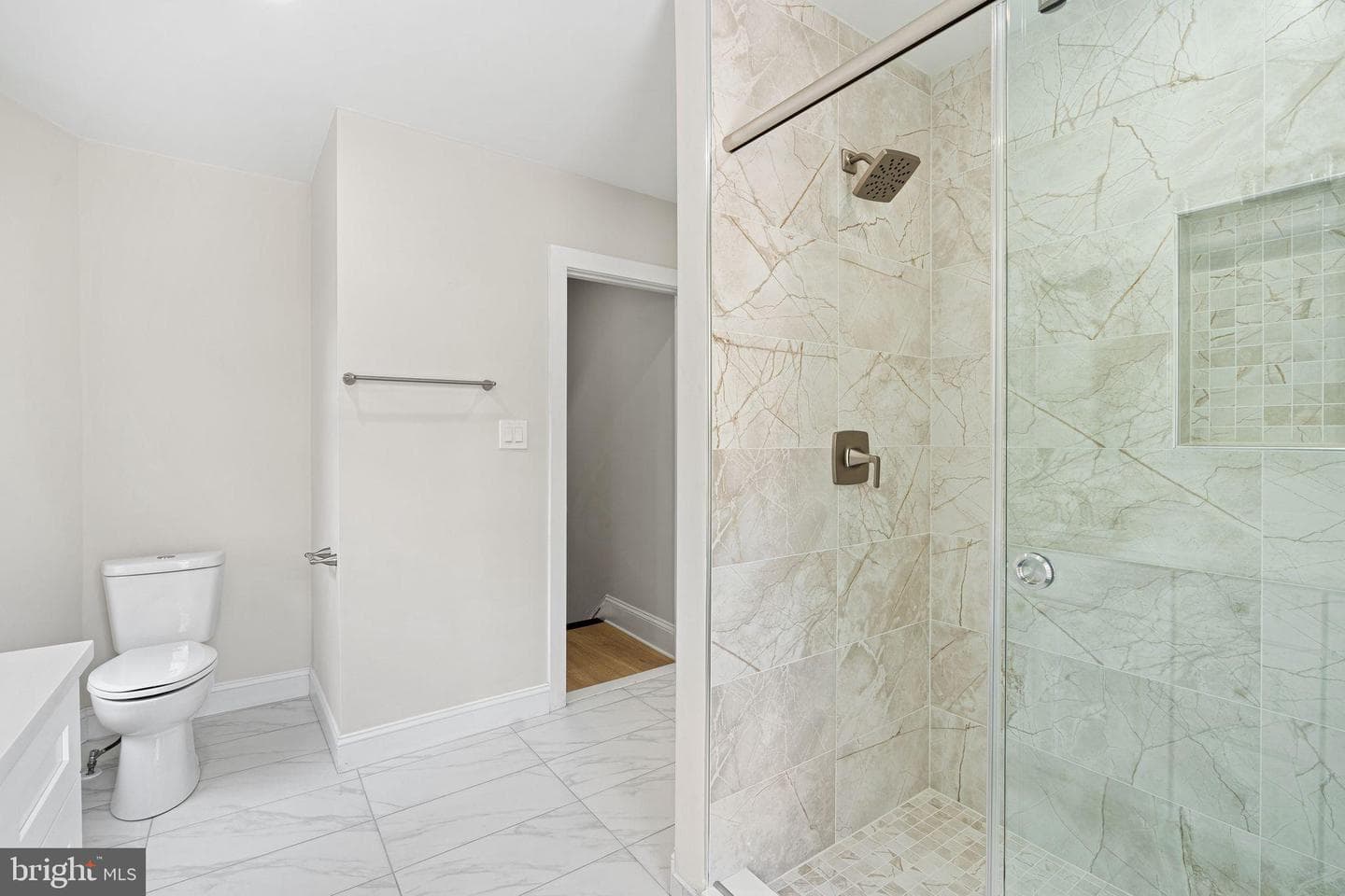104 Seville Street photo 16