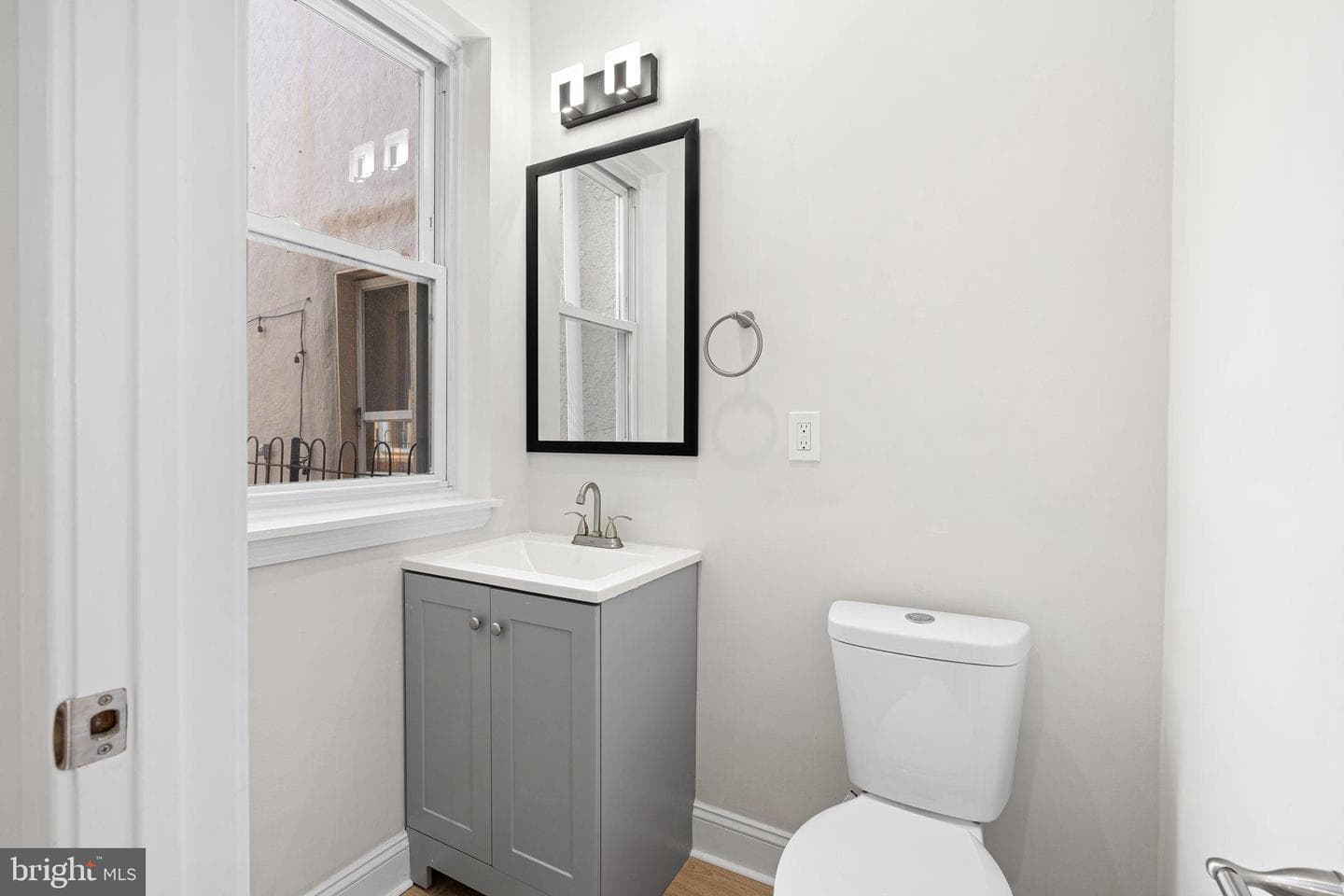 104 Seville Street photo 6