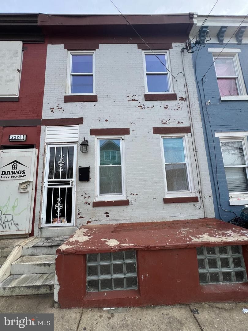 2221 N Fairhill Street photo 1