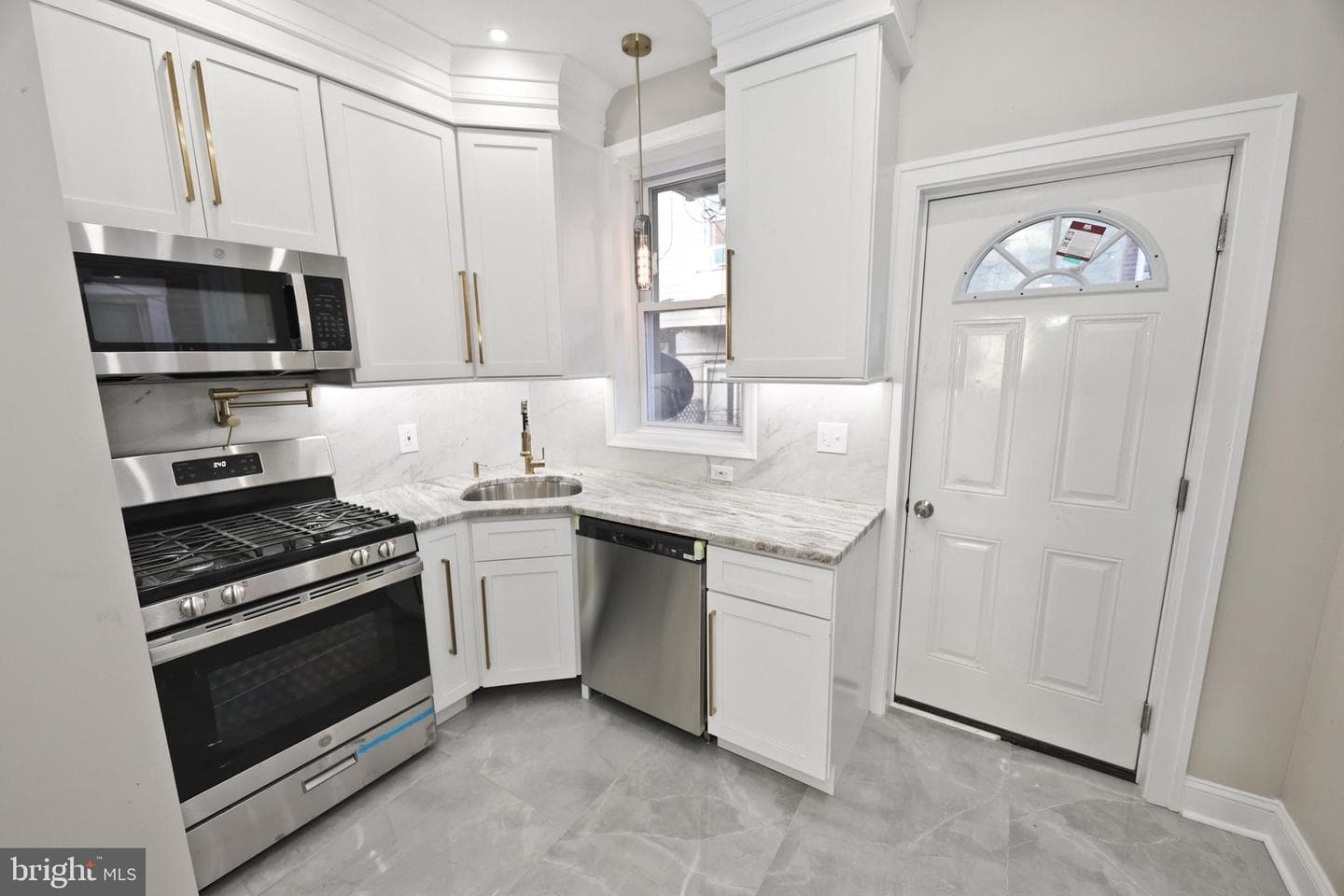 5836 Pemberton Street photo 6