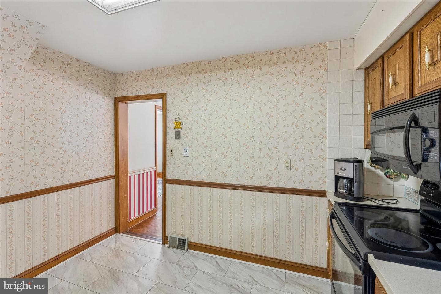 478 Aurania Street photo 13