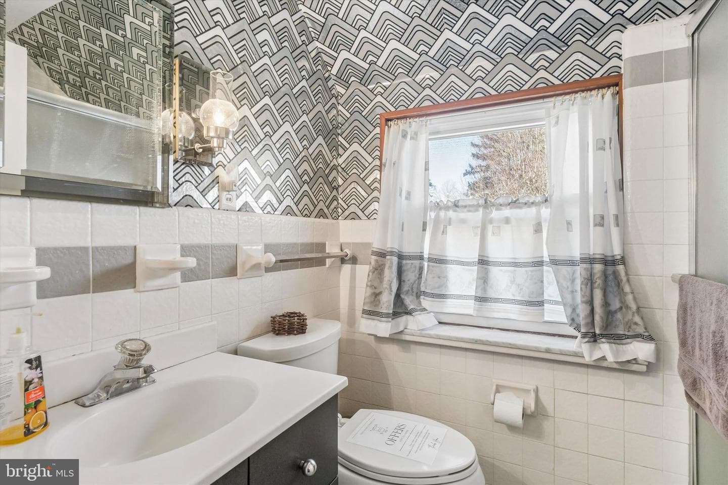 478 Aurania Street photo 26