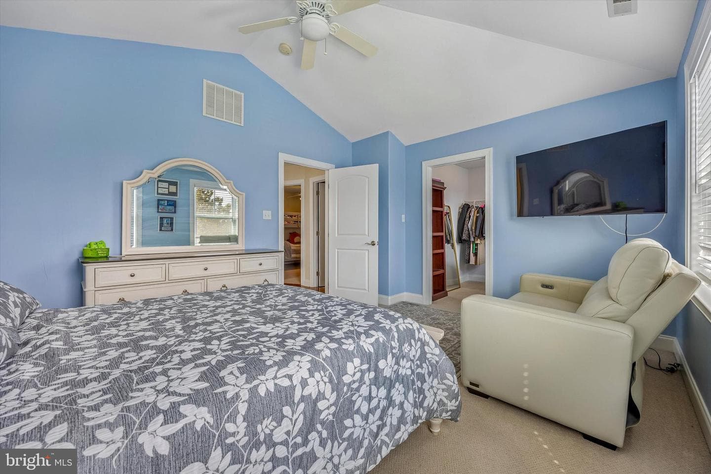 462 Oriole Street photo 24