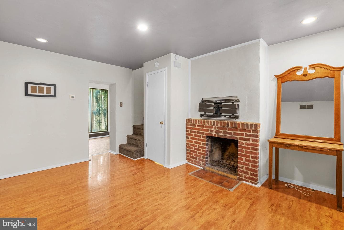 769 S Sheridan Street photo 3