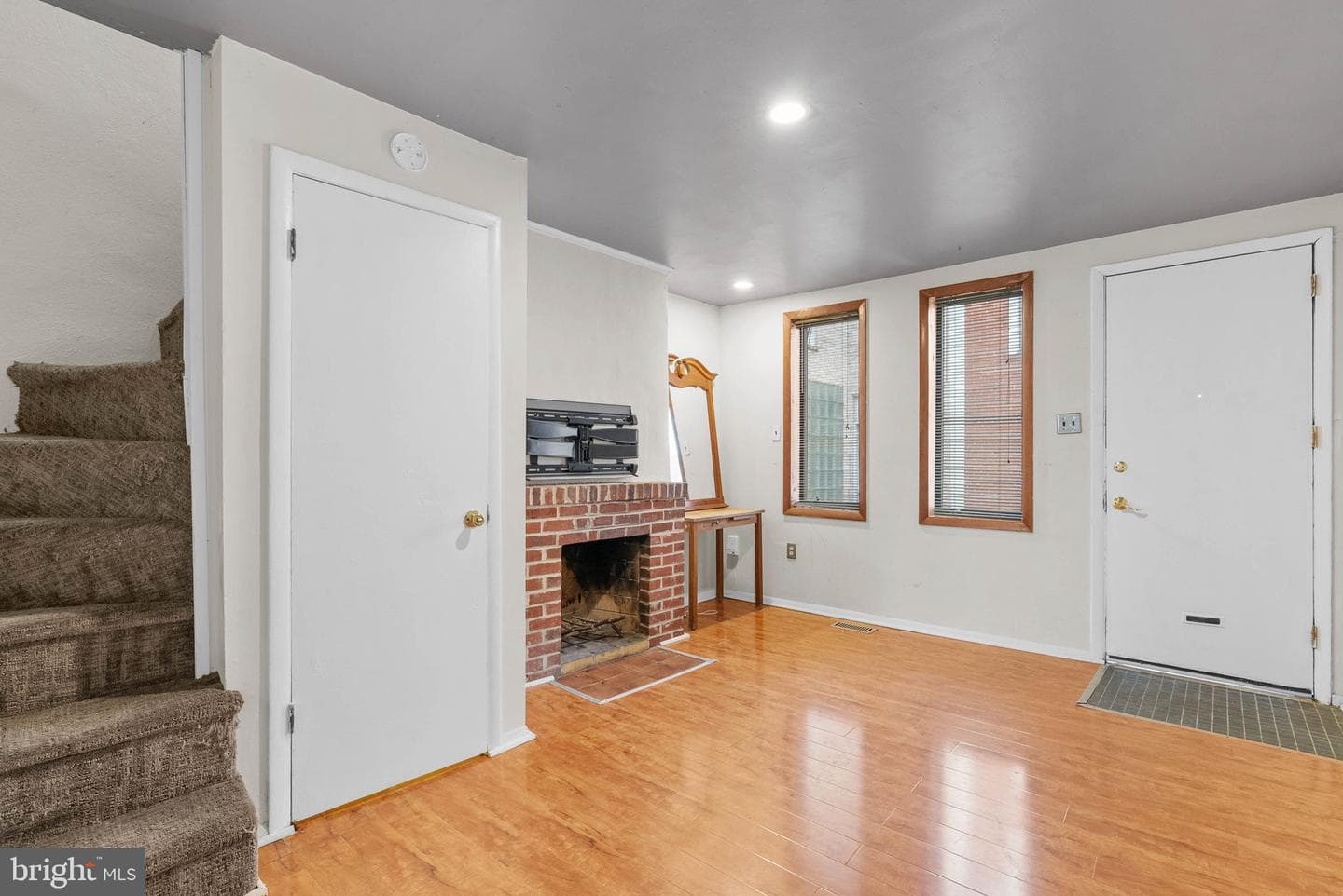 769 S Sheridan Street photo 4