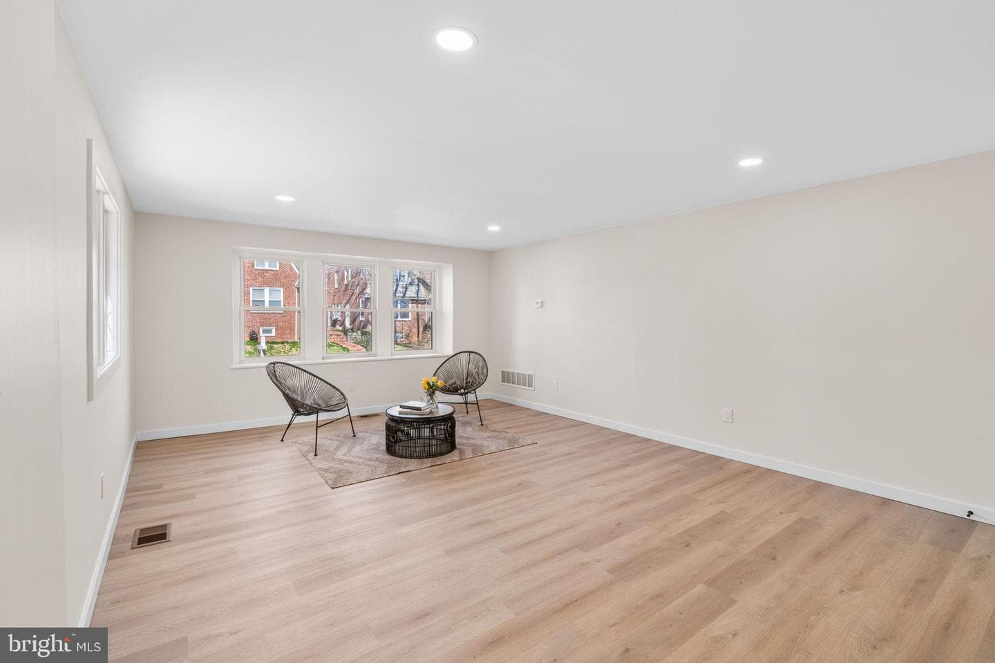942 E Dorset Street photo 12