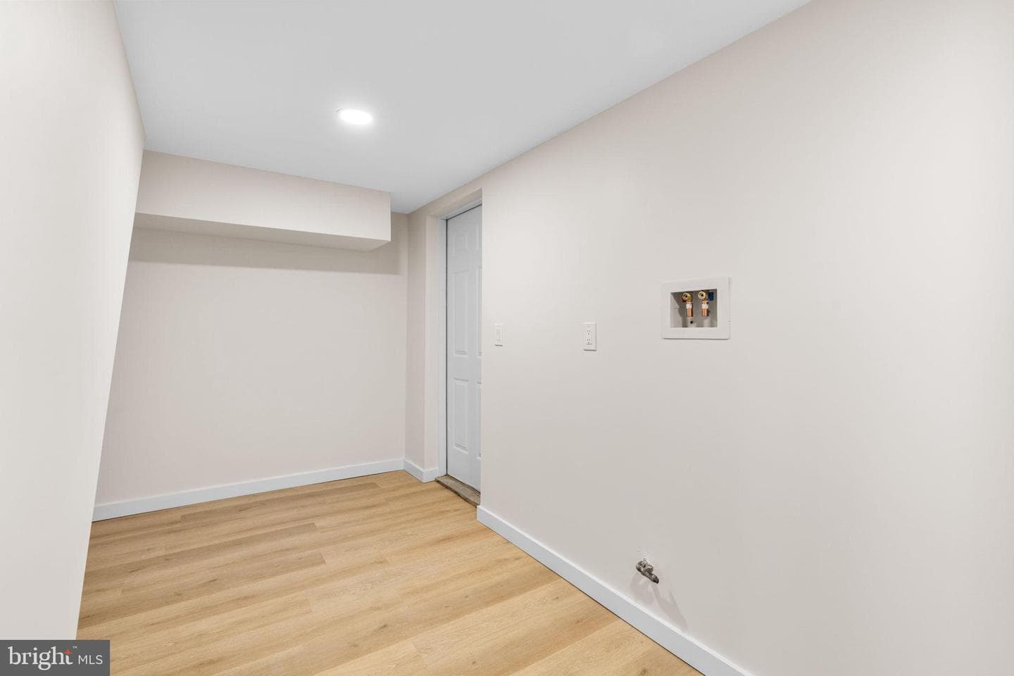 942 E Dorset Street photo 36