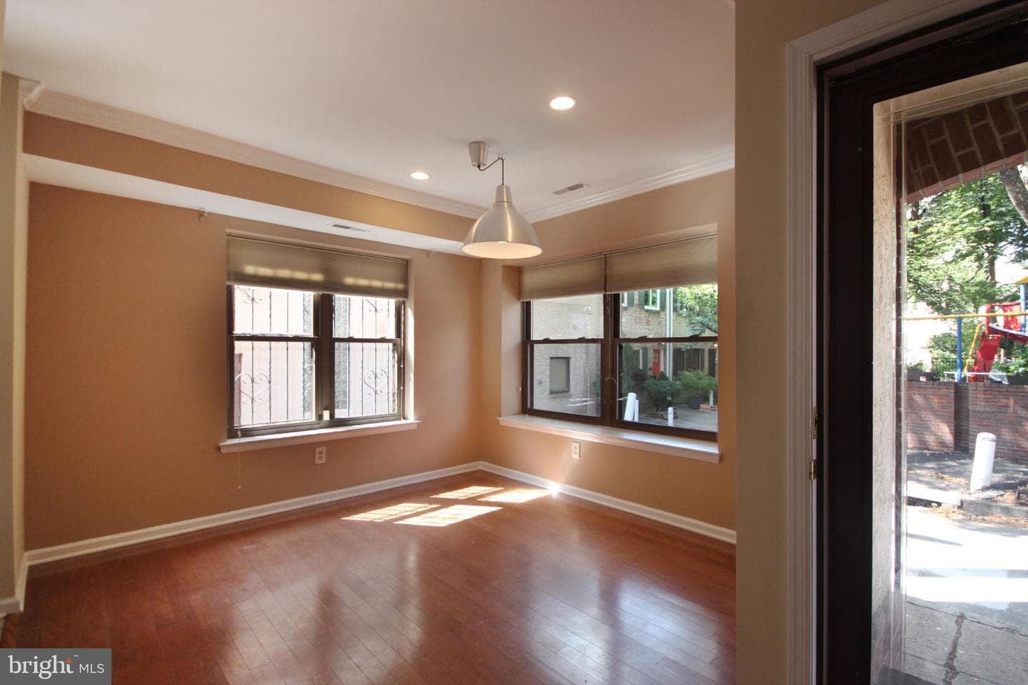2128 Appletree Street photo 2