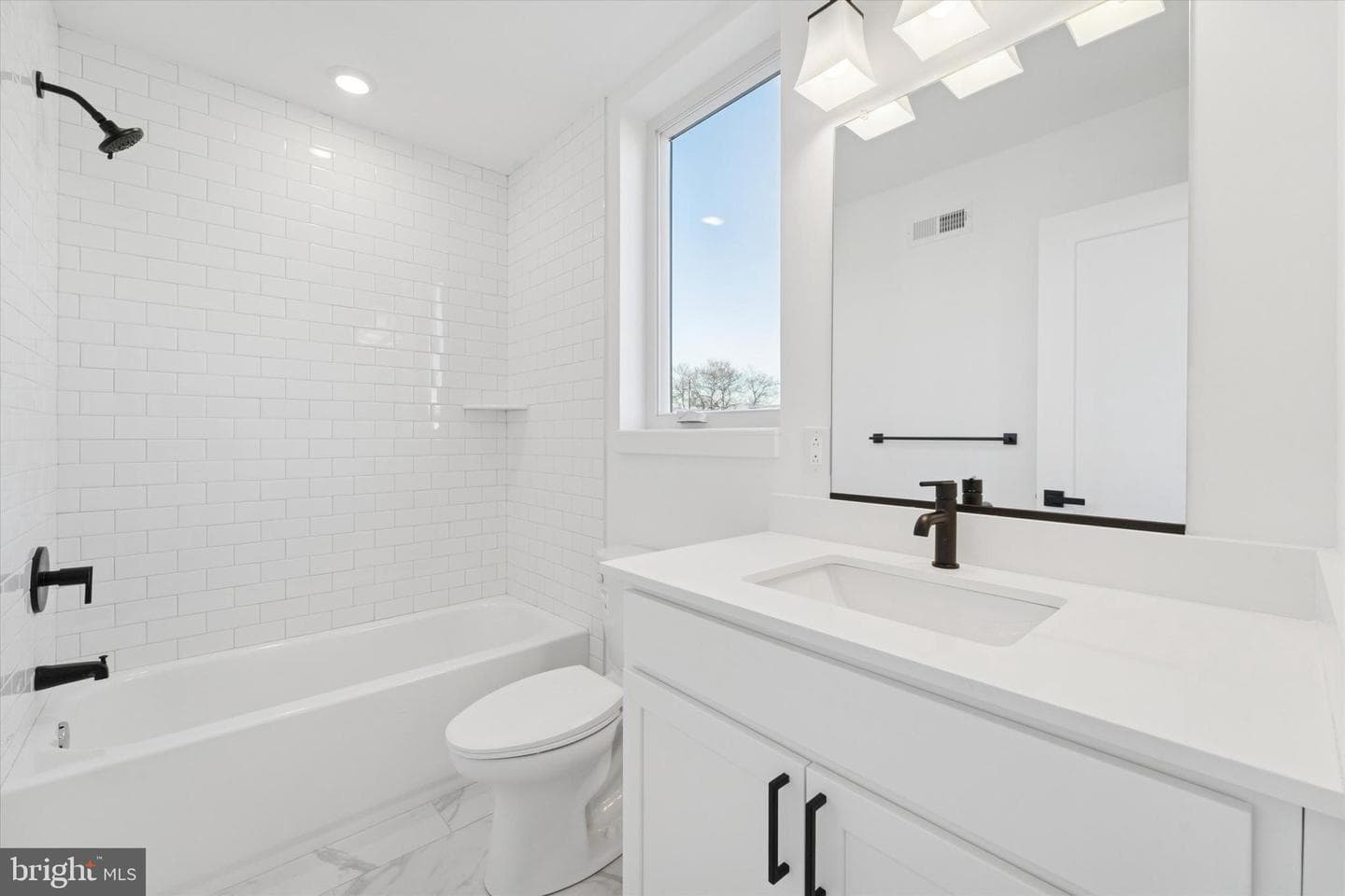 2132 E Rush Street photo 10