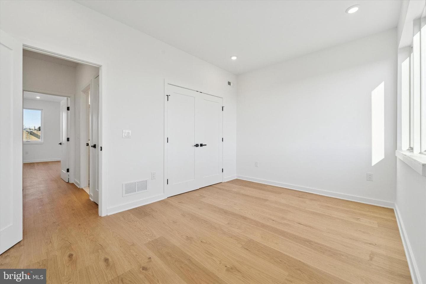 2132 E Rush Street photo 15
