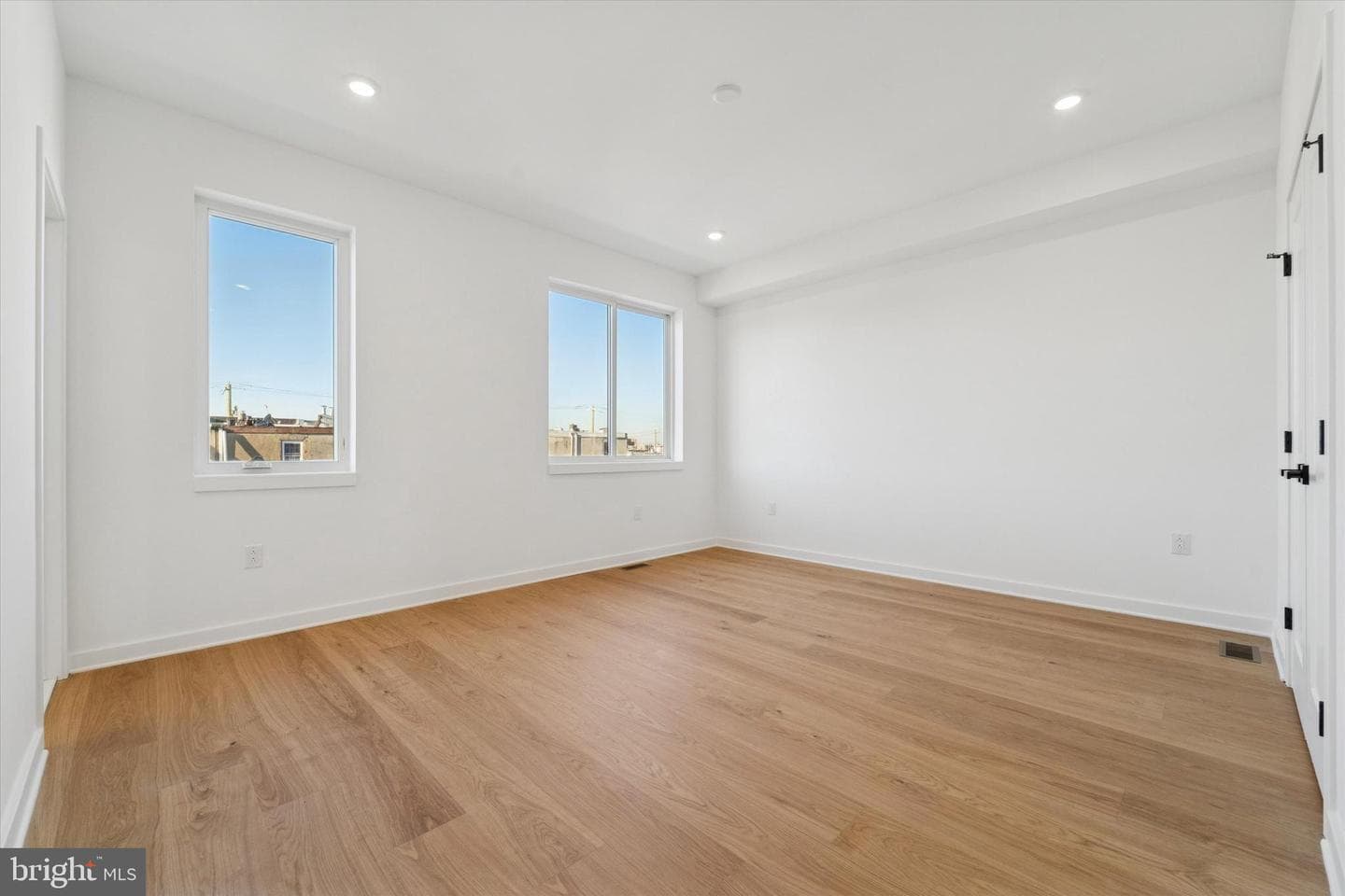 2132 E Rush Street photo 18