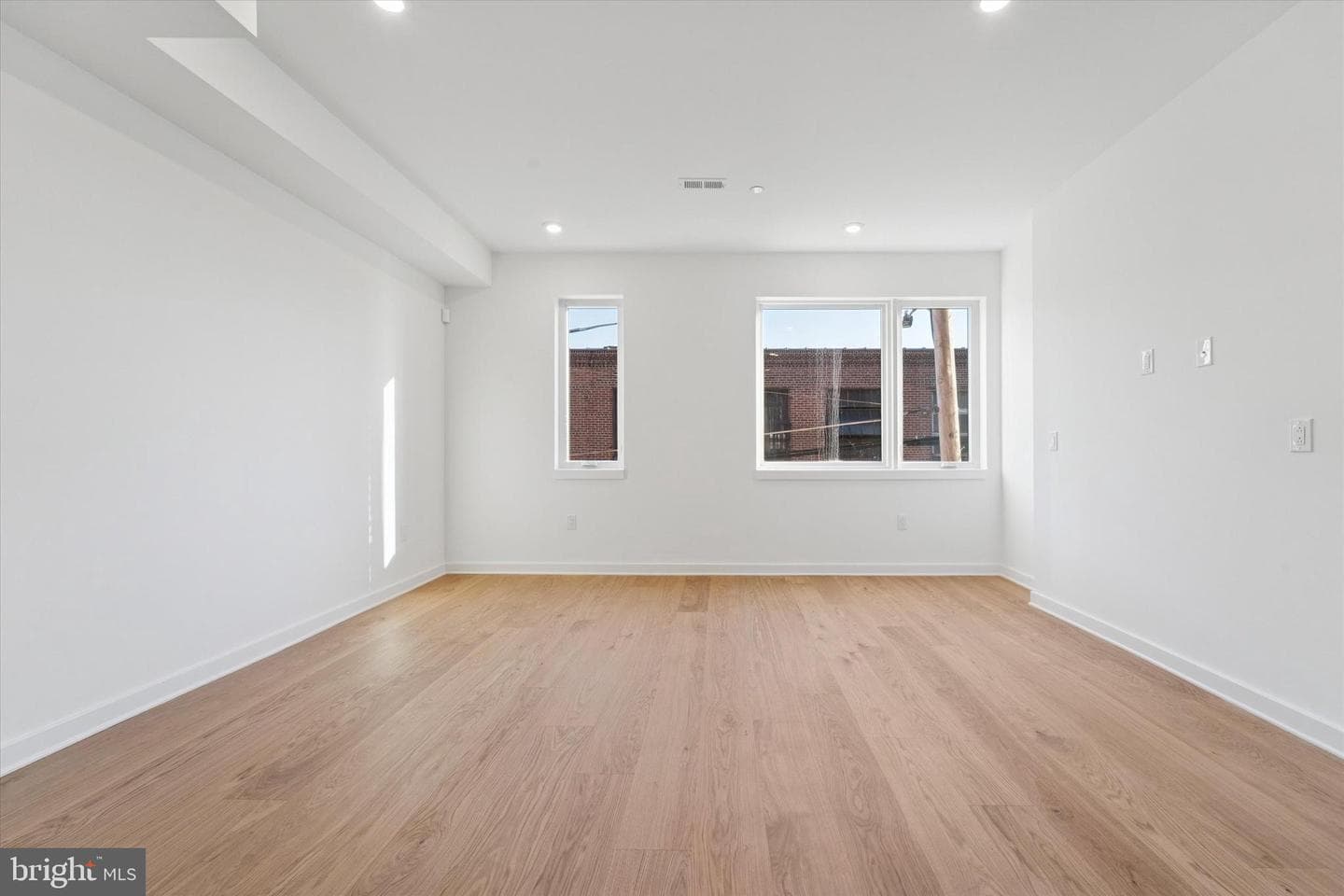 2132 E Rush Street photo 2