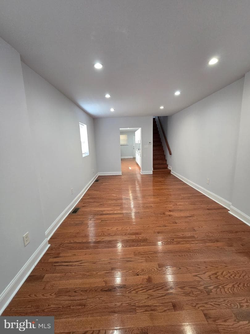2254 Pratt Street photo 3