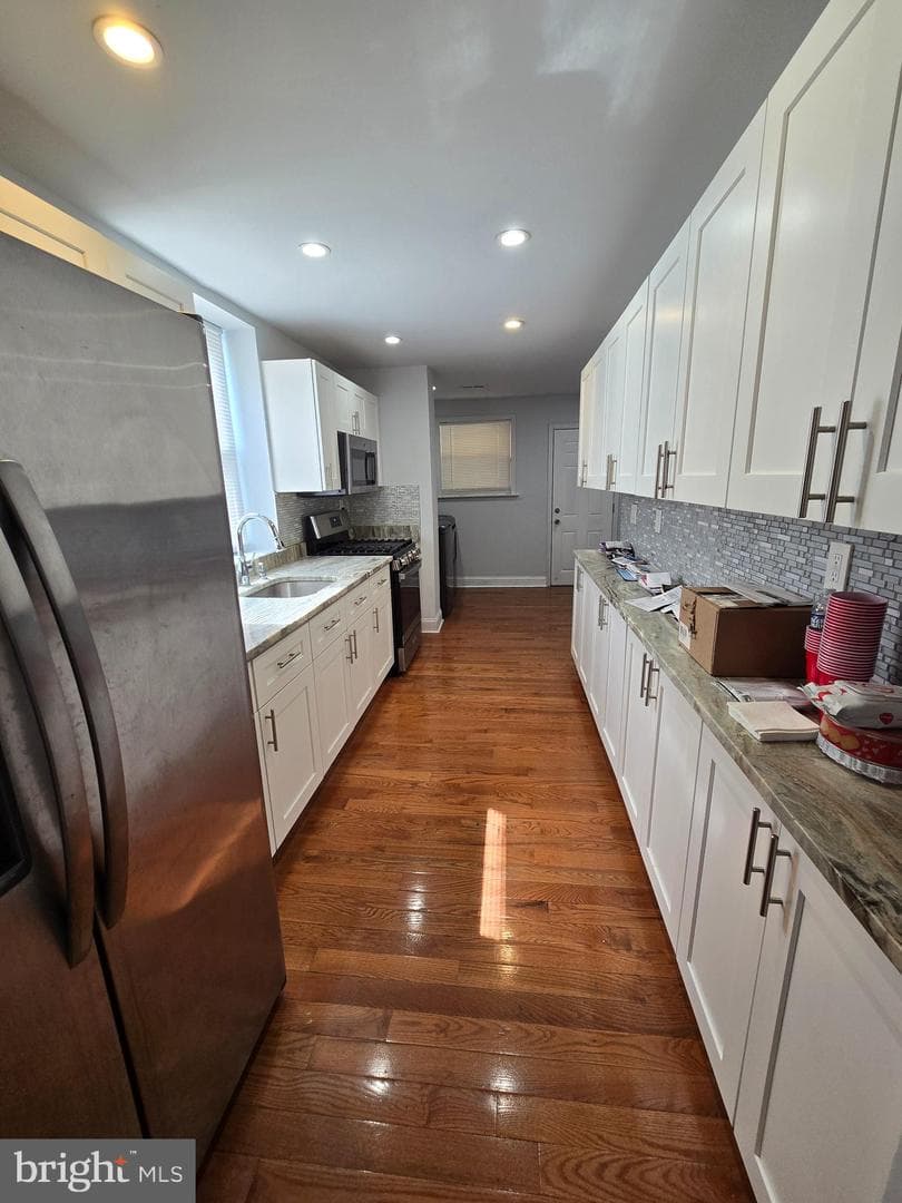 2254 Pratt Street photo 4