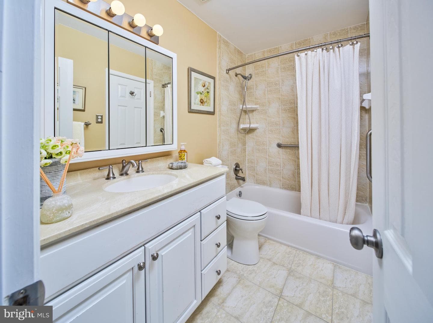 529 Strahle Street photo 15