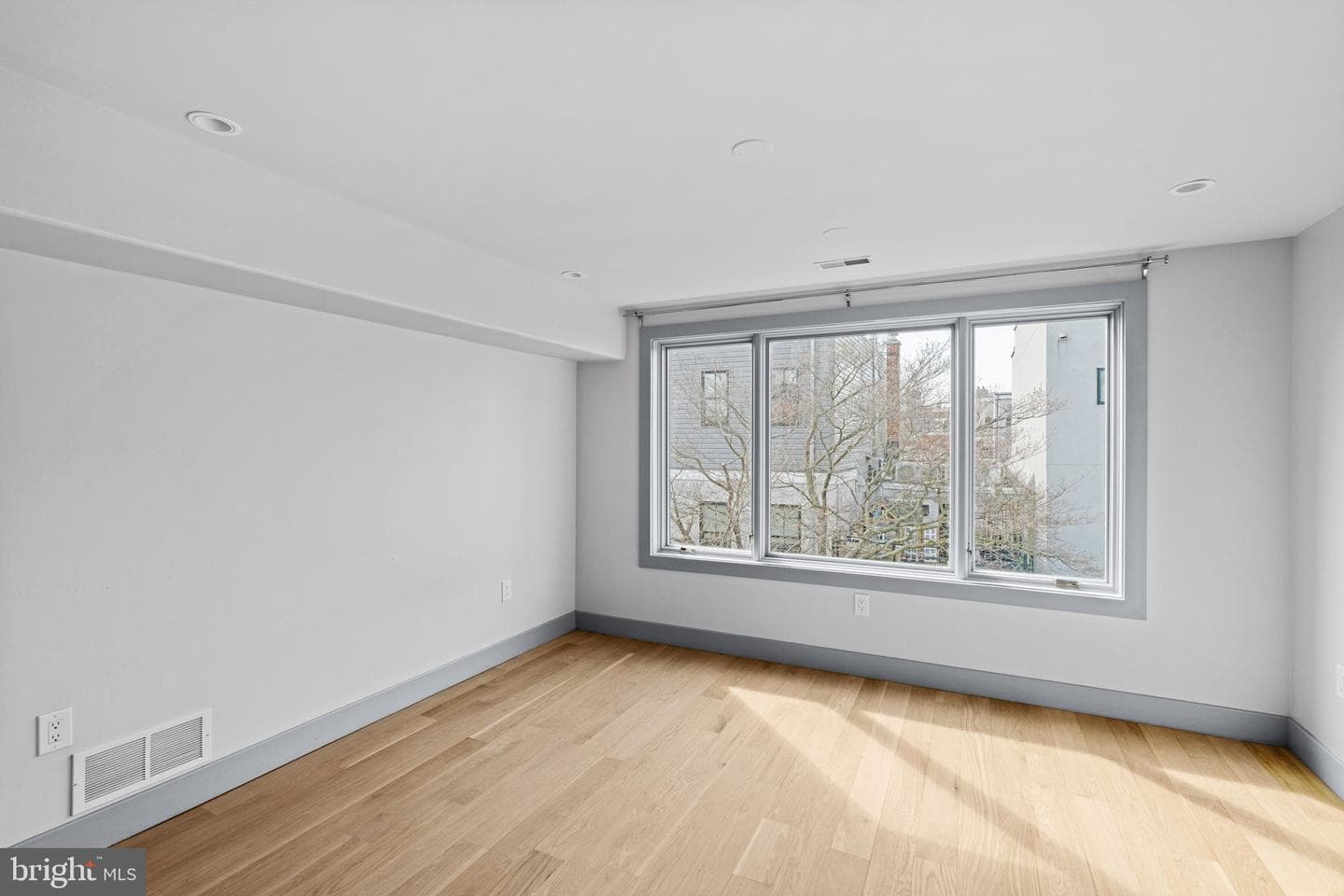 2426 Pine Street photo 23