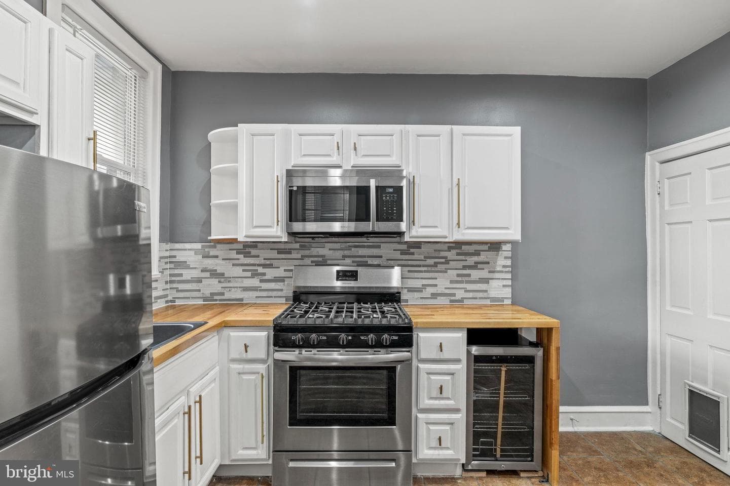 5708 N Woodstock Street photo 10