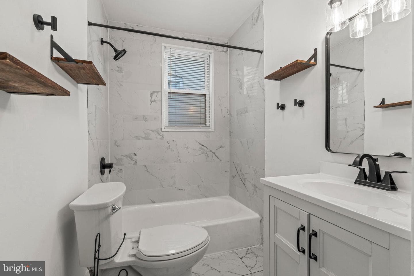 5708 N Woodstock Street photo 24