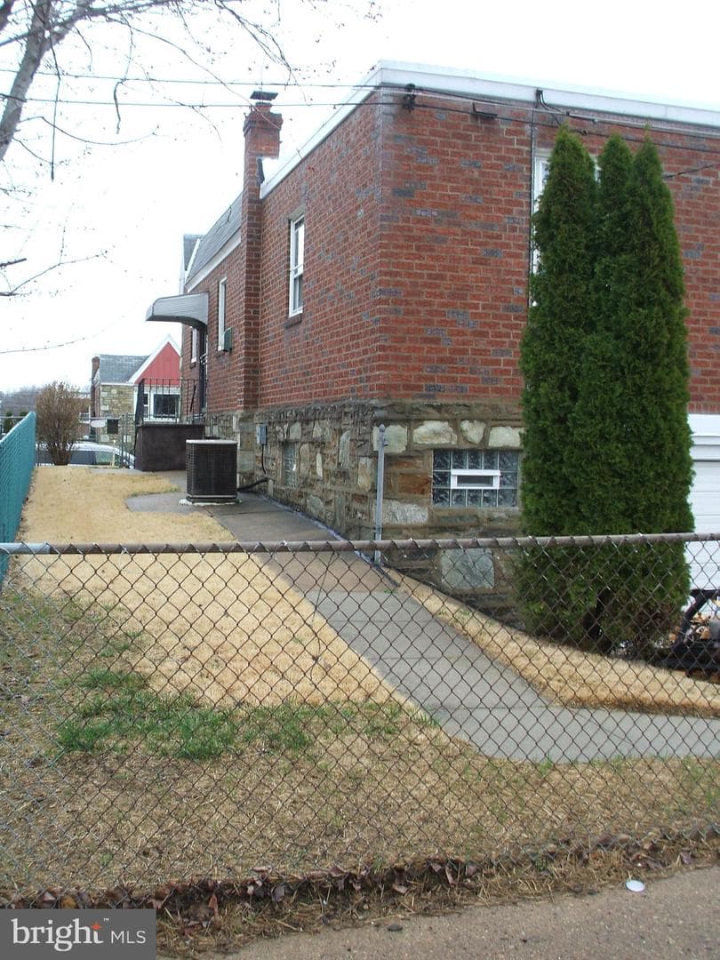1608 Strahle Street photo 23