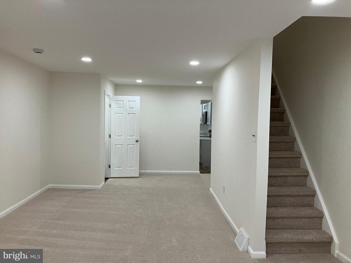 1707 N Croskey Street photo 3