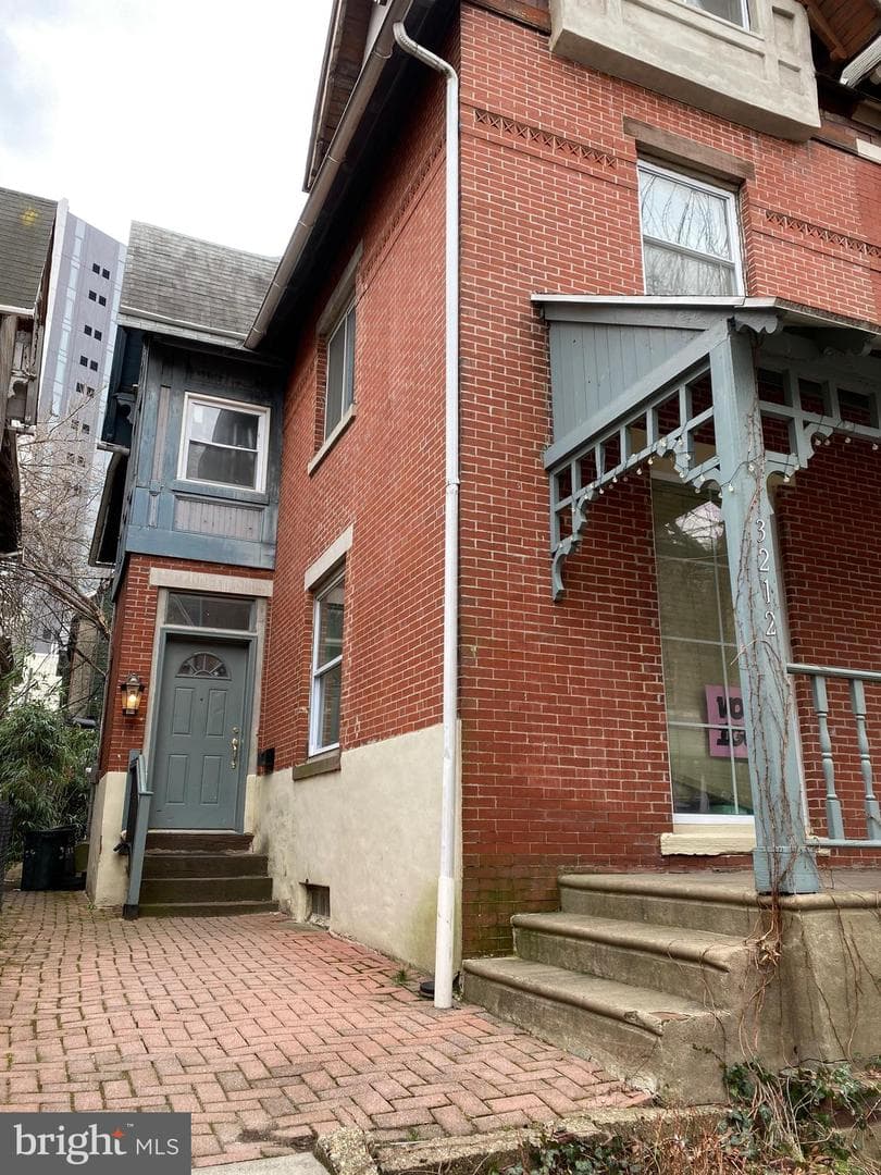 3212 Winter Street photo 1