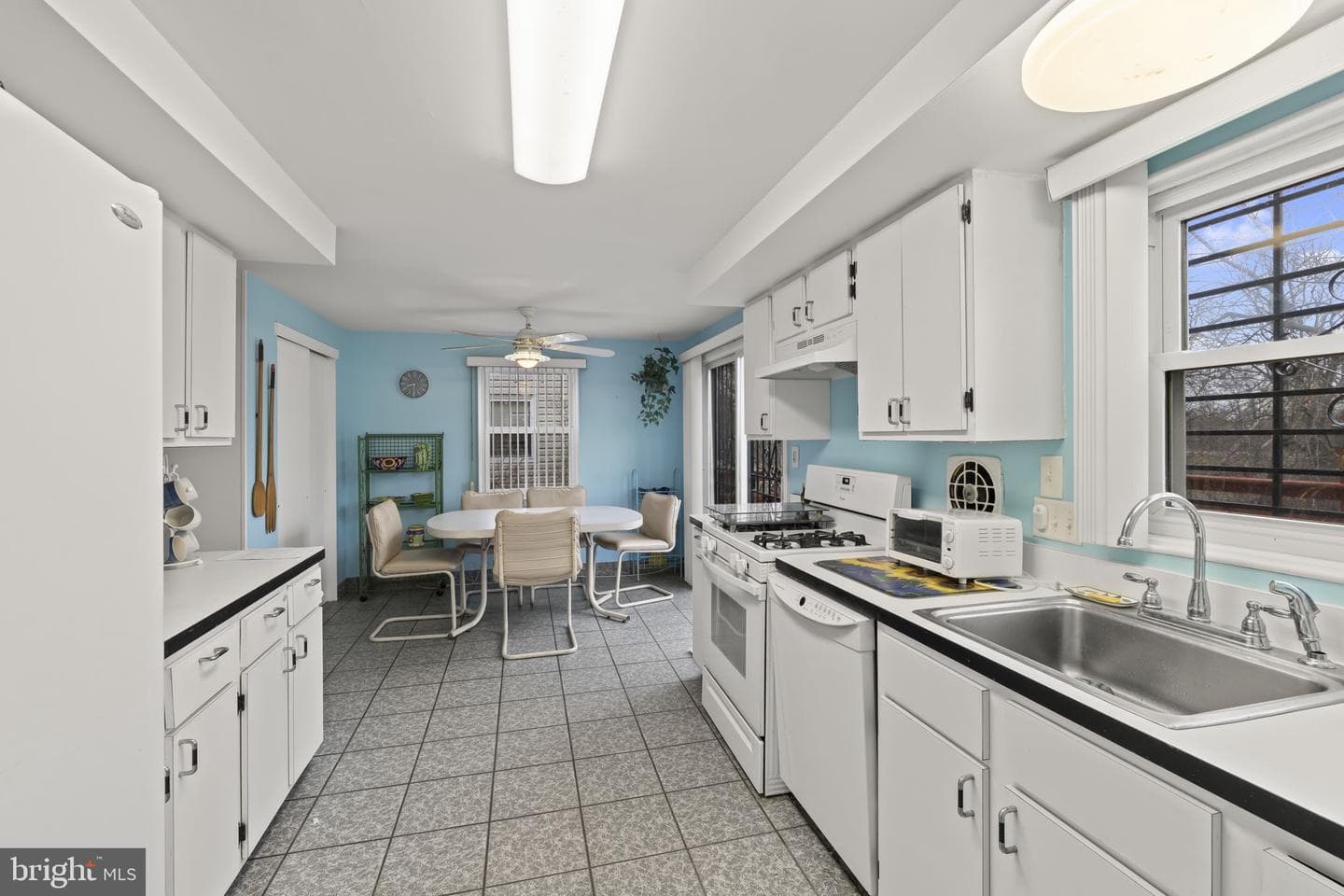 10206 Galahad Road photo 7