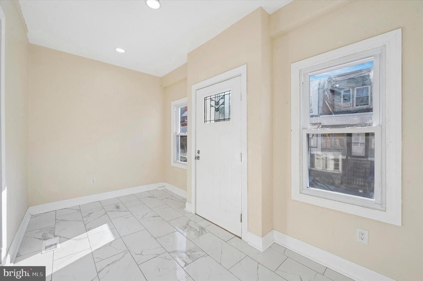 5537 Malcolm Street photo 2