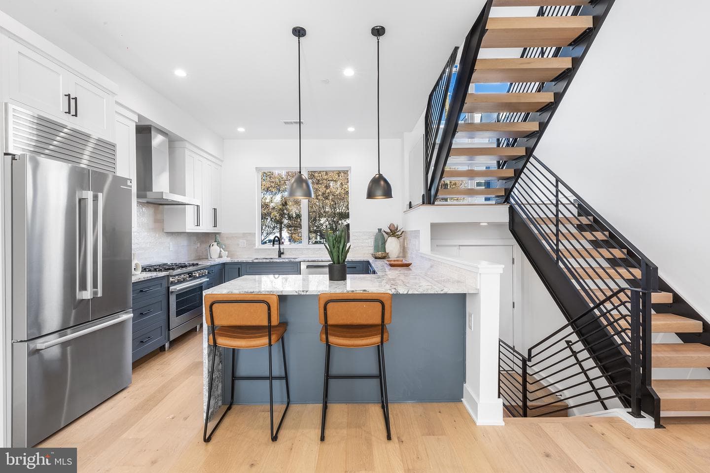 128 W Allen Street photo 2