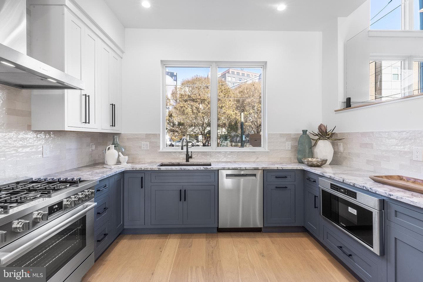 128 W Allen Street photo 3