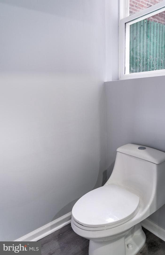 2323 Moore Street photo 10
