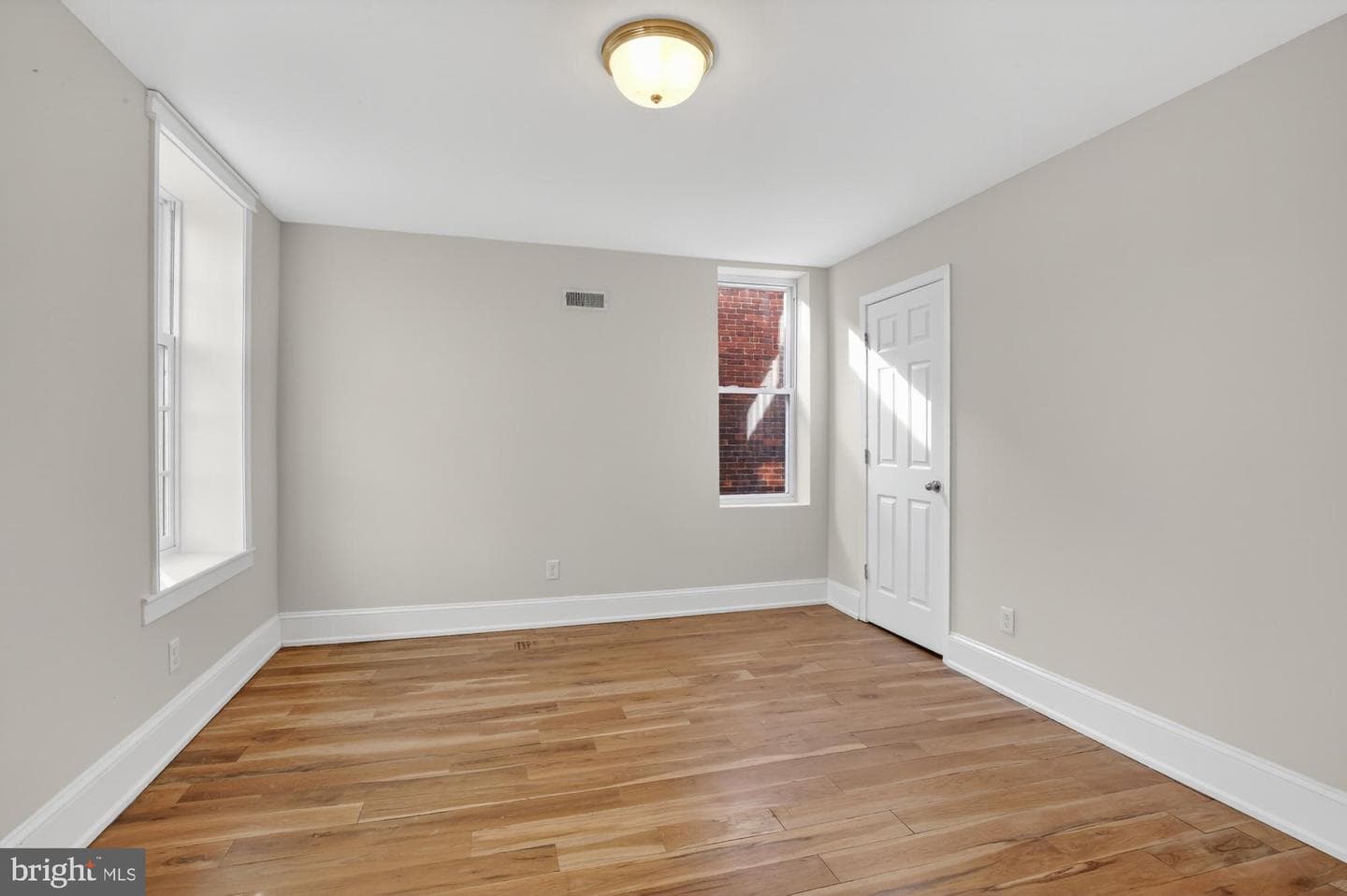5224 Catharine Street photo 33