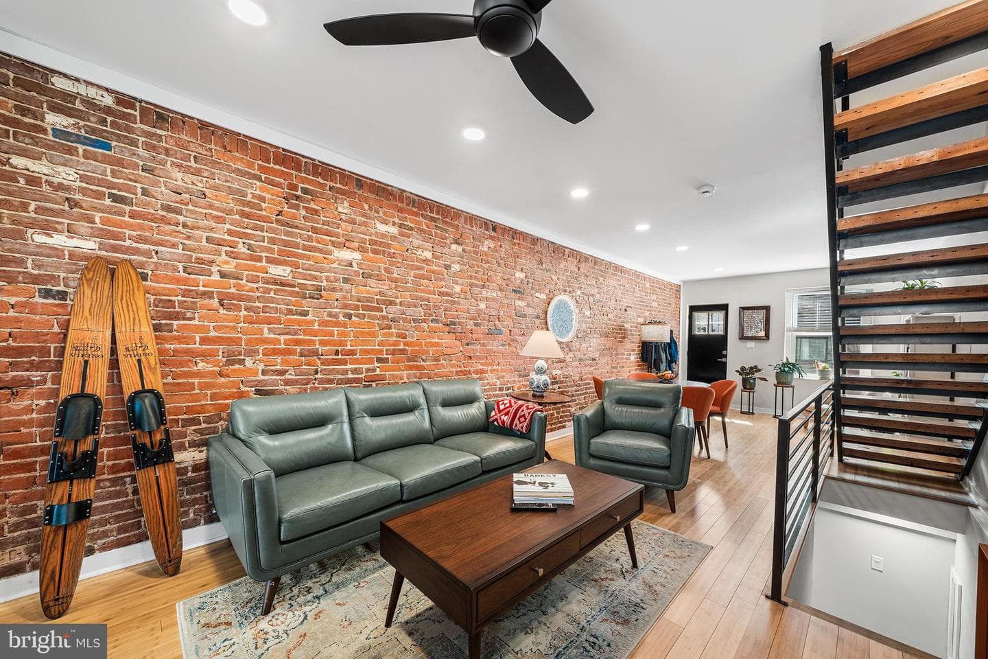 2037 E Fletcher Street photo 5
