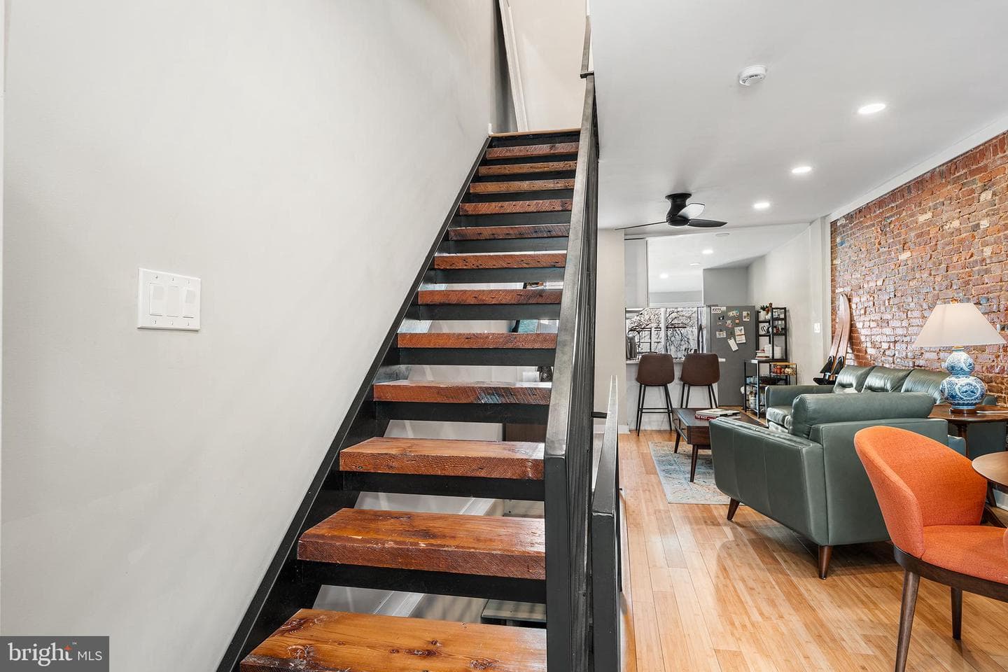 2037 E Fletcher Street photo 9